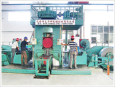 由于轧机轴承是轧机在使用的时辰比力必要的部件，所以通常使用轧机的企业城市提前采办一些轧机轴承。这样即便在使用的时辰必要更换，也不会影响到设备的运行。而这些所购入的轴承在安设的时辰也是有肯定的要求的，若是安设不是极度适当可能会造成最终的毁损。